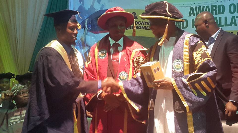 ADEYEMO KAZEEM (L), GOVERNOR RAUF AREGBESOLA (R), VC OSUN STATE UNIVERSITY, PROFESSOR OGUNTOLA JELILI ALAMU (M).