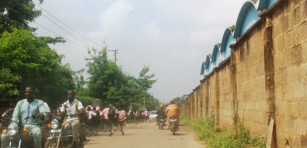 #Students take over NTC road #Ibadan to protest @oyostategovt #education policy